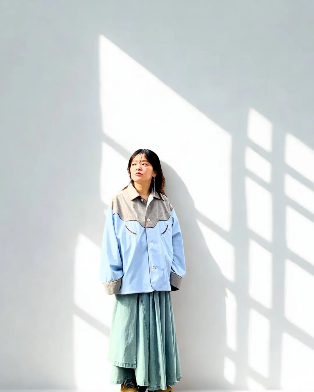 シャツとブルゾンの間のシャツ