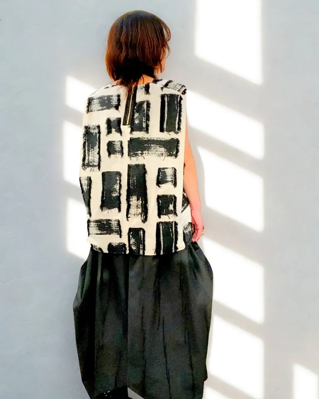 柄の出し方などは違いますが、どちらもジャガード機を使って織り...