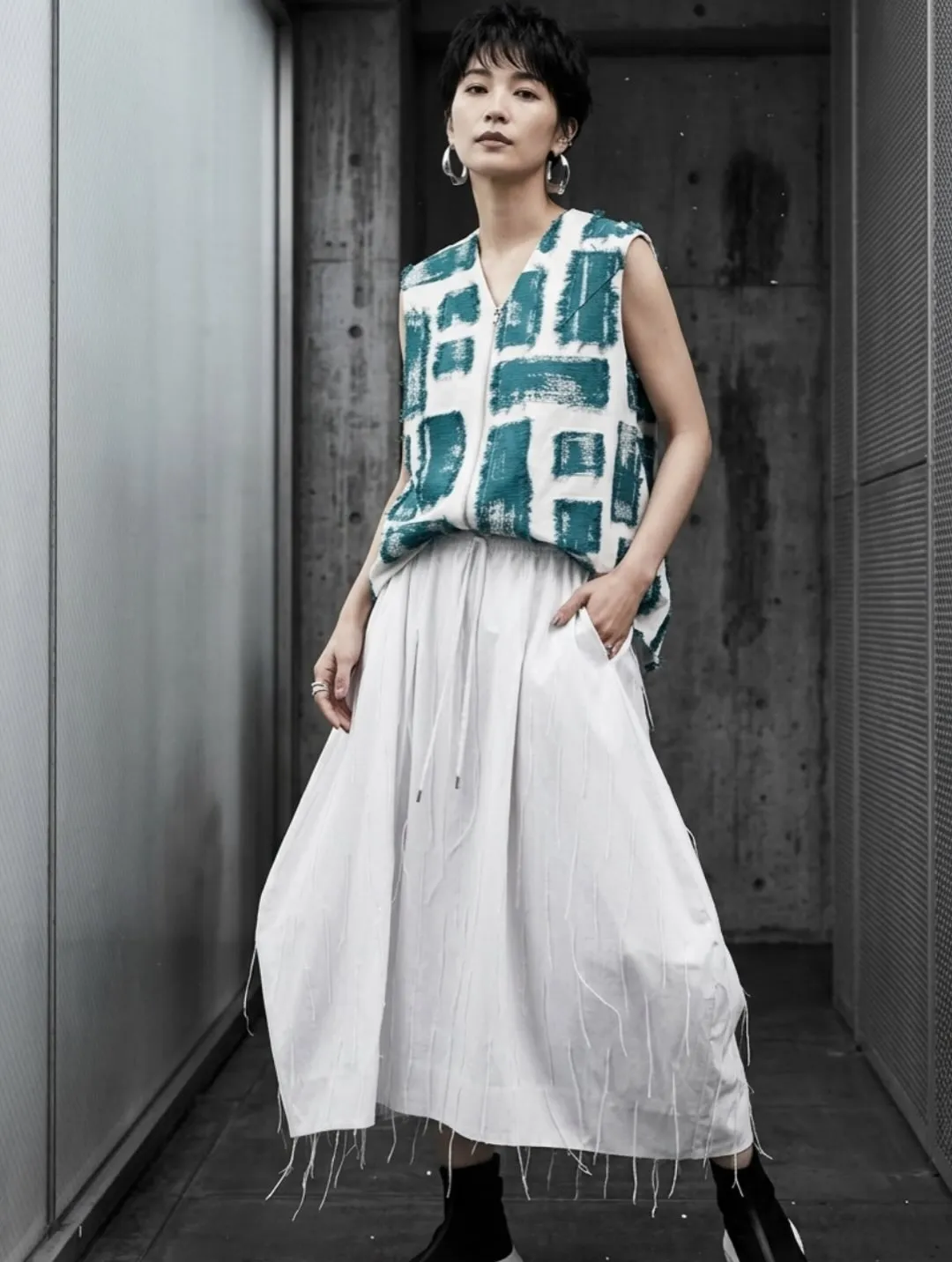 立体的なシルエットが魅力のテーパードスカート 