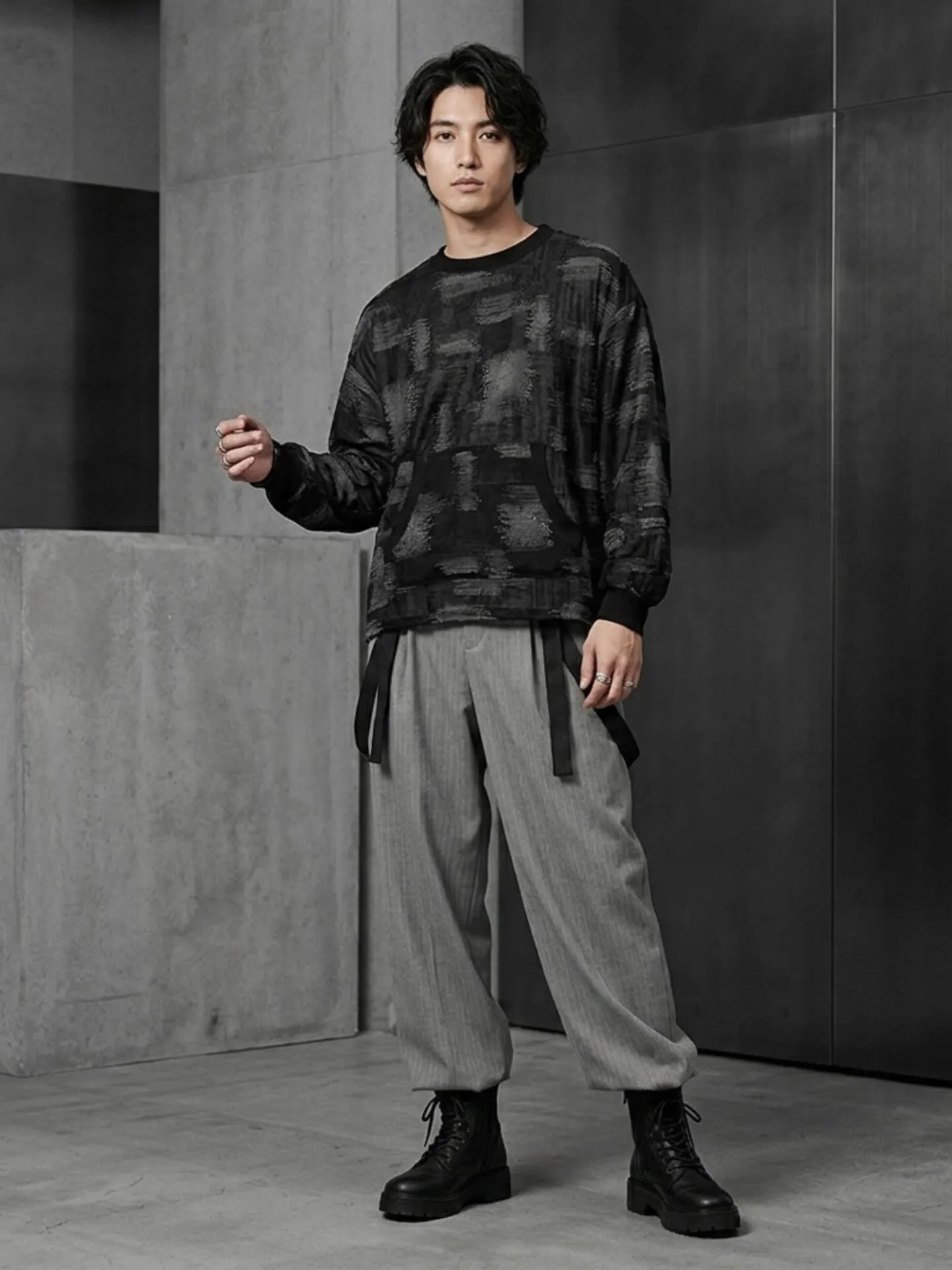 女性、男性関係なく着用出来るこのトップスとパンツ