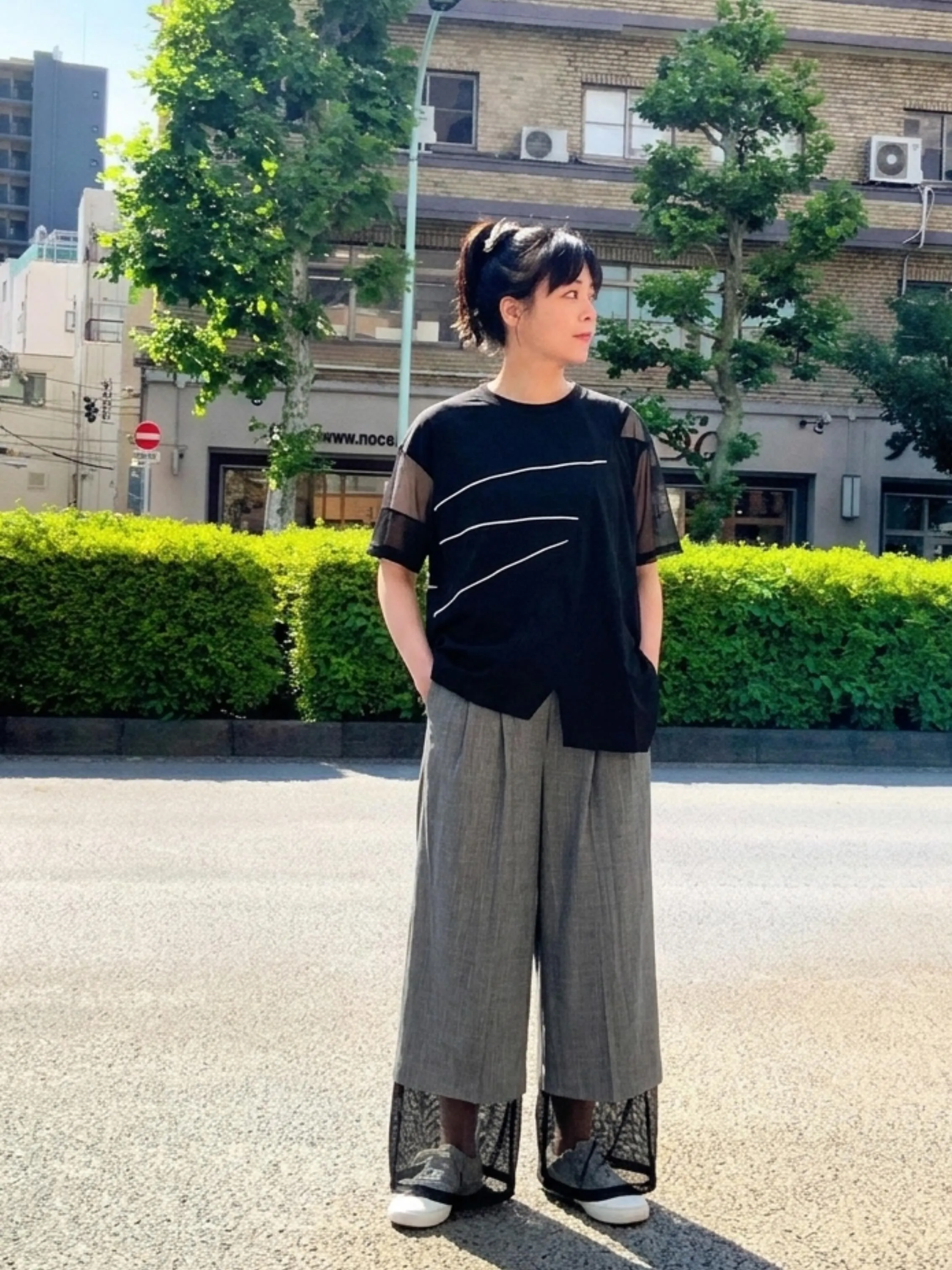 涼しげなワイドパンツ