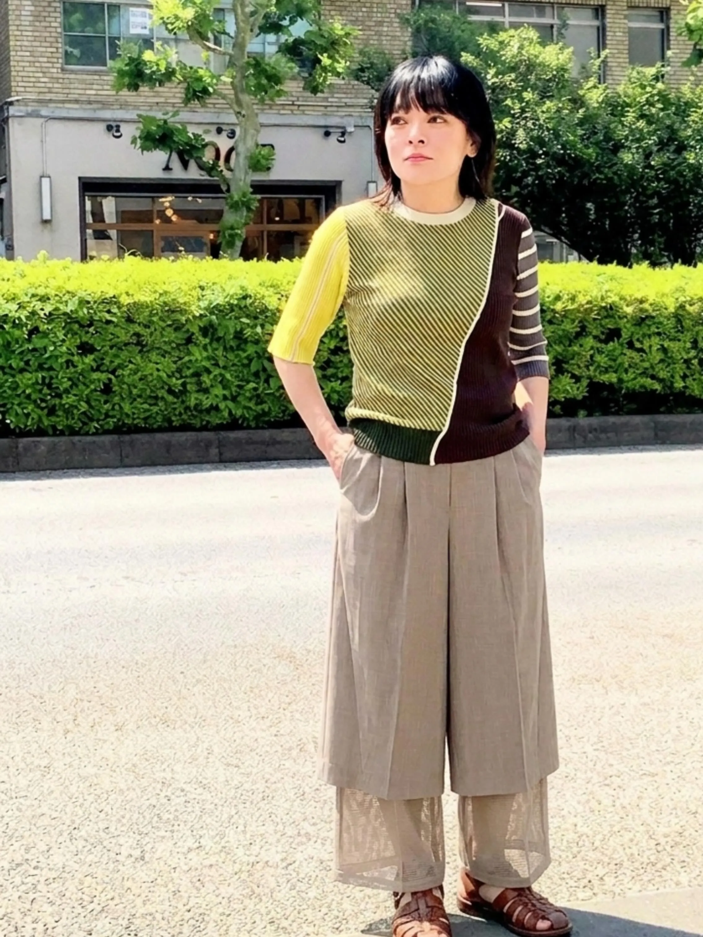 涼しげなワイドパンツ