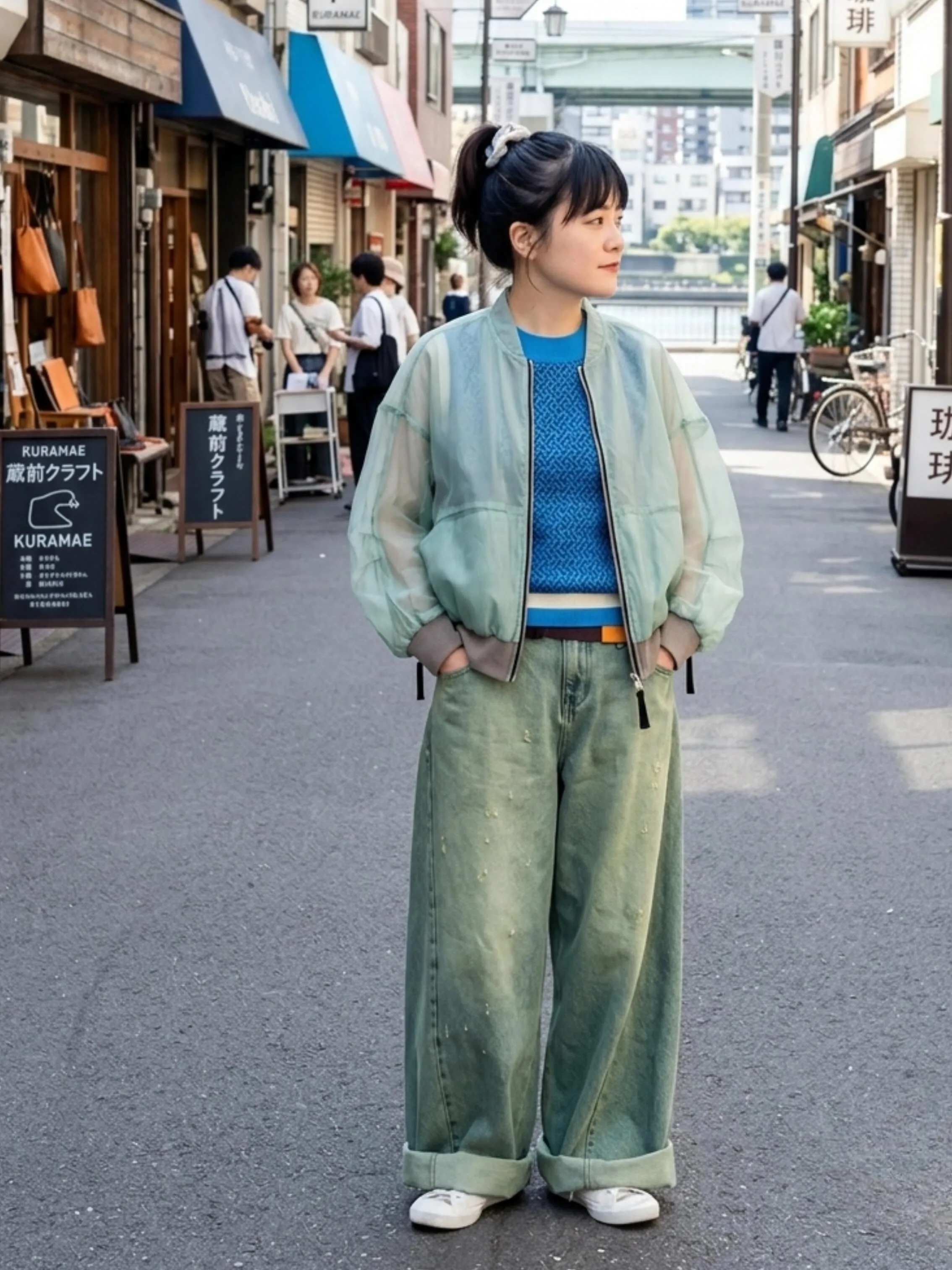 今時期、これからの時期ちょっと羽織るのにとても便利なブルゾン...