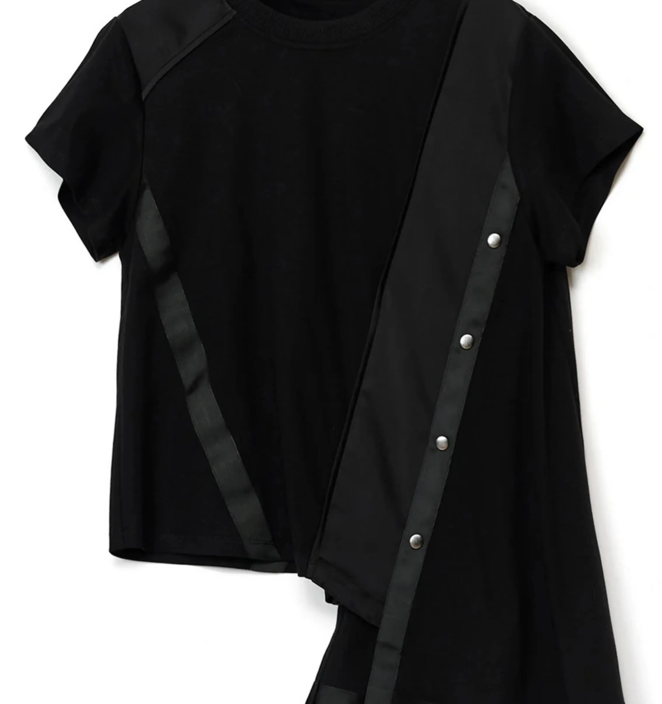 アシンメトリーでボタンの開け閉めでtシャツカットソーのライン...