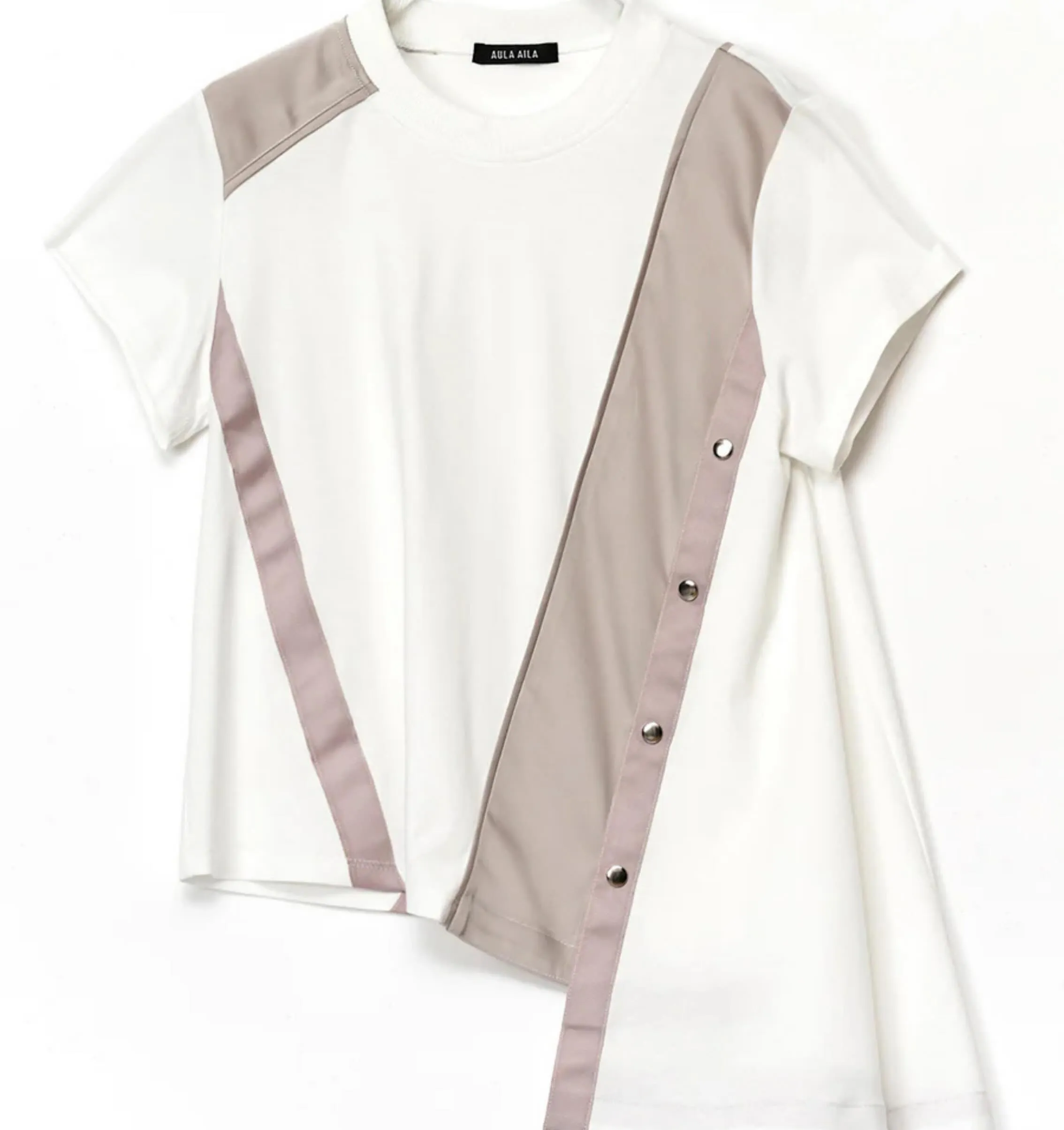 アシンメトリーでボタンの開け閉めでtシャツカットソーのライン...