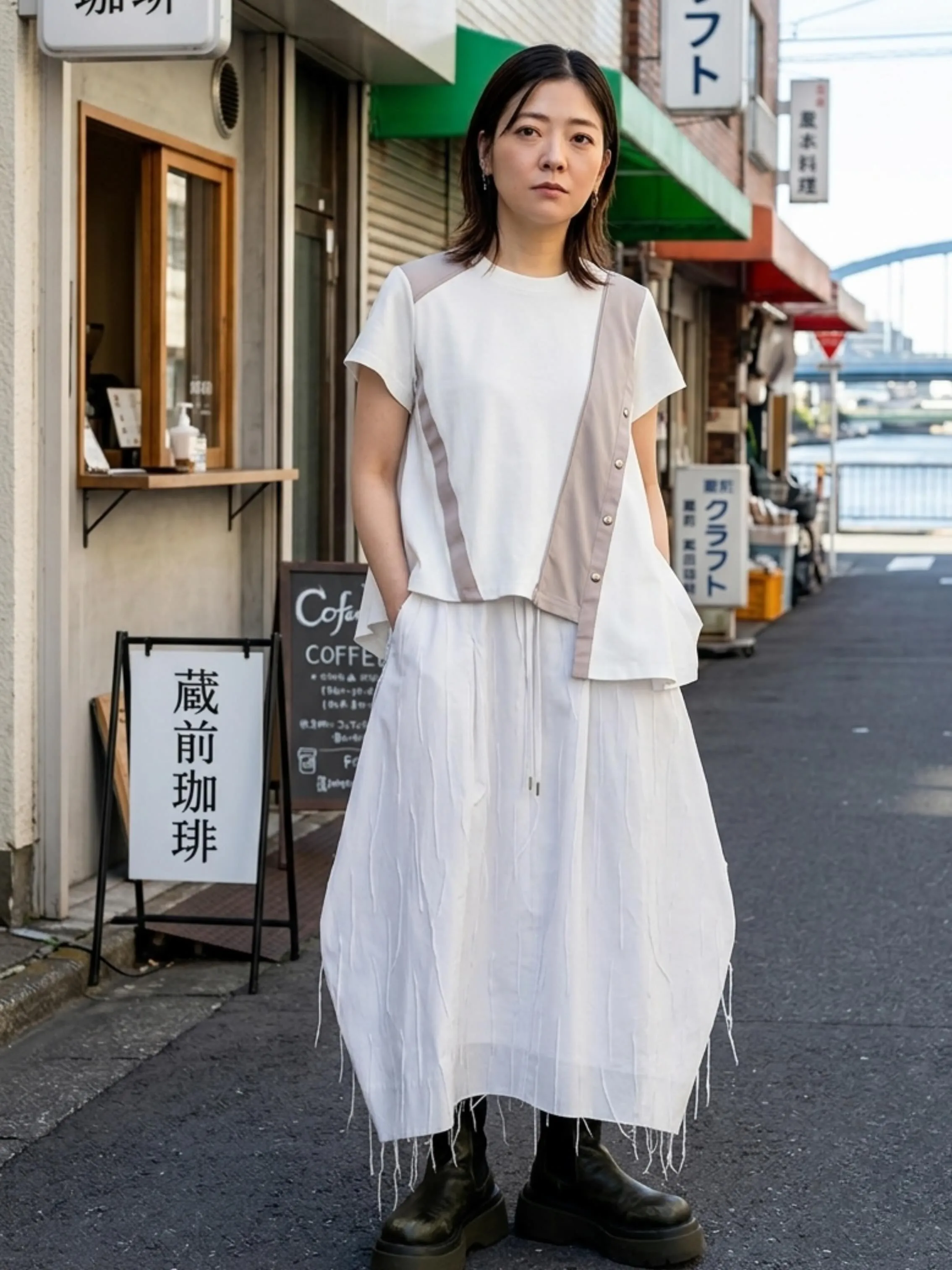 夏をカッコよく、品よく着こなすTシャツとボトムス