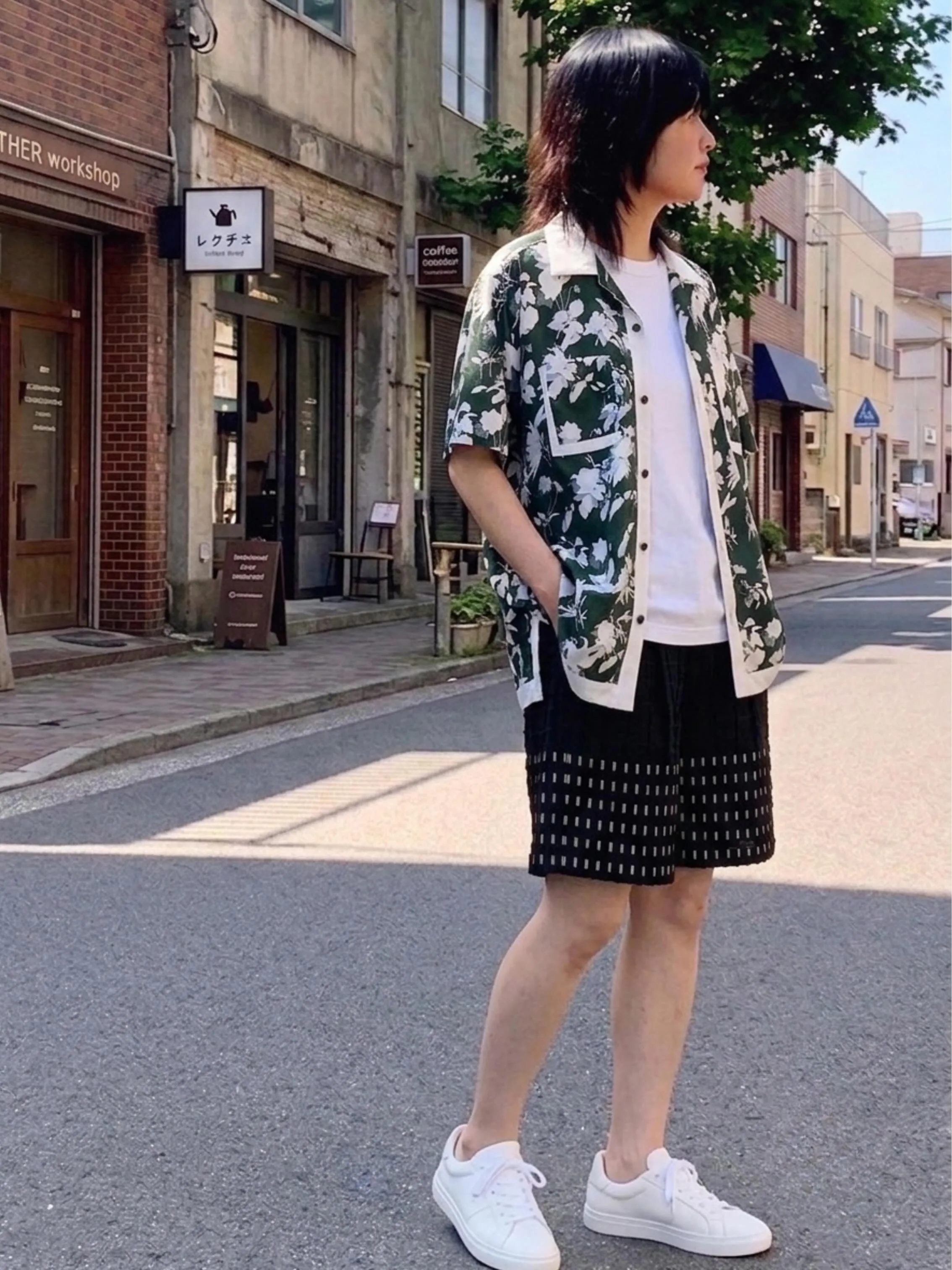 サラッと着れて、夏に生えるガラスのシャツ。