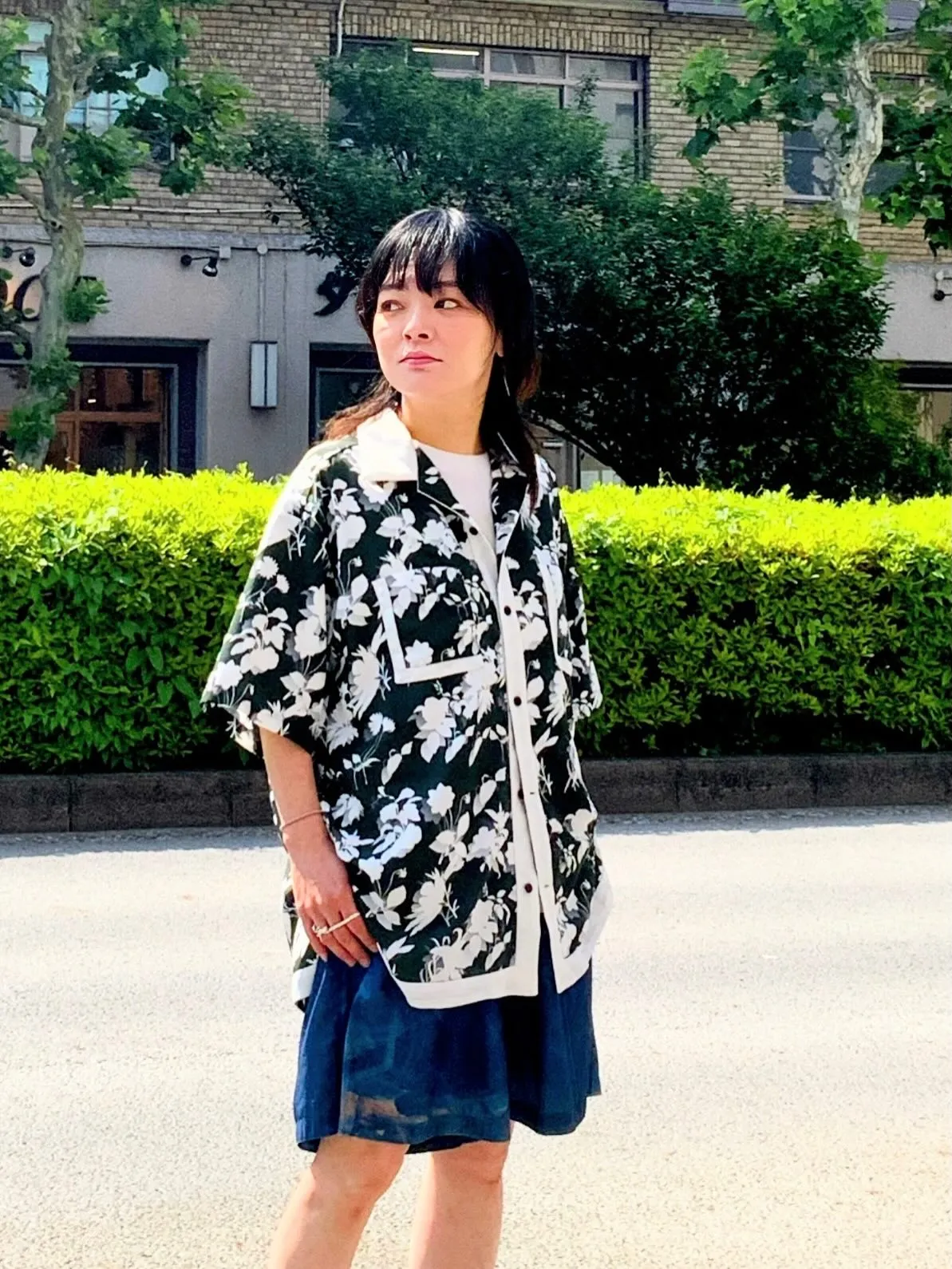 サラッと着れて、夏に生えるガラスのシャツ。