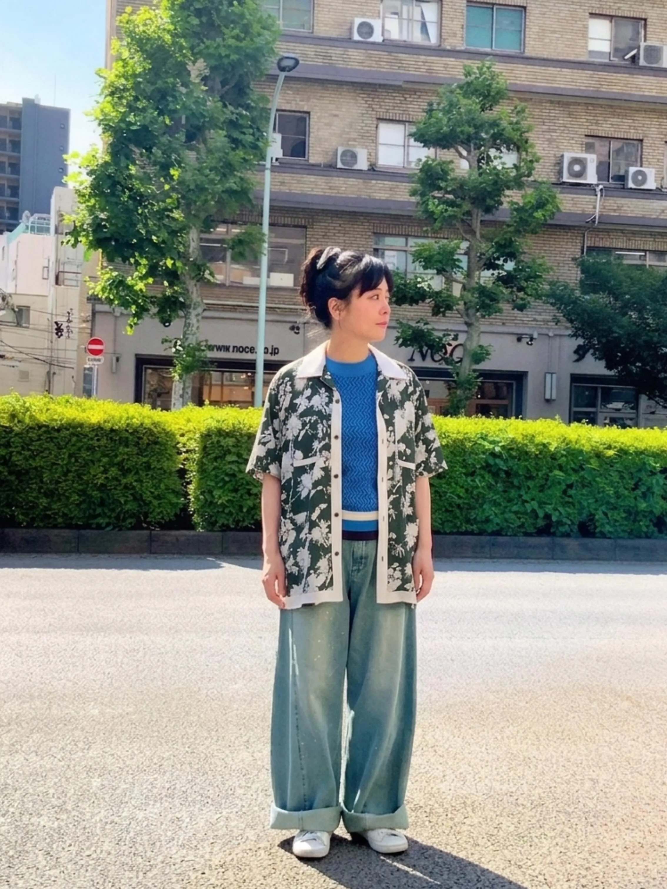 サラッと着れて、夏に生えるガラスのシャツ。