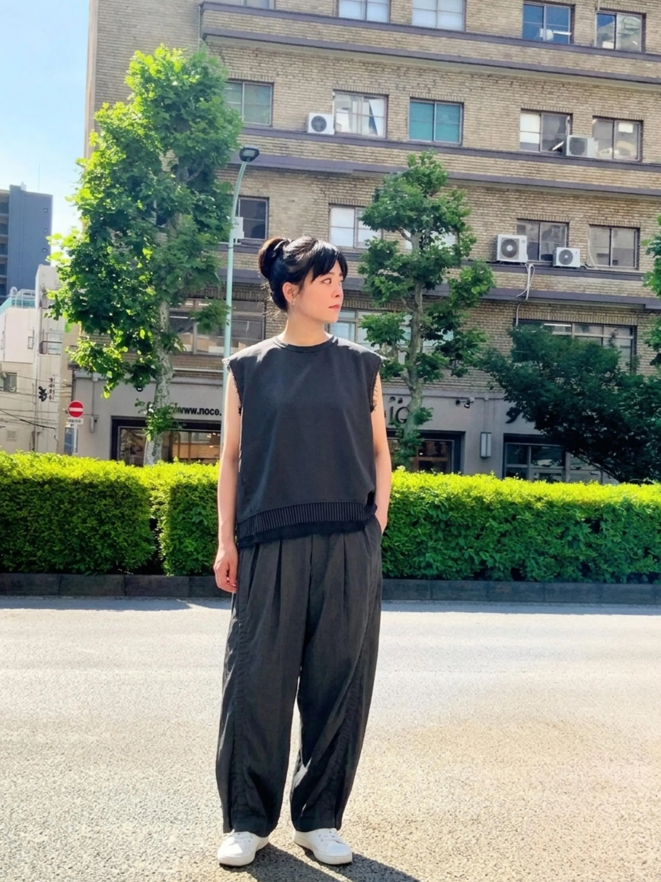 モノトーンな夏の装い