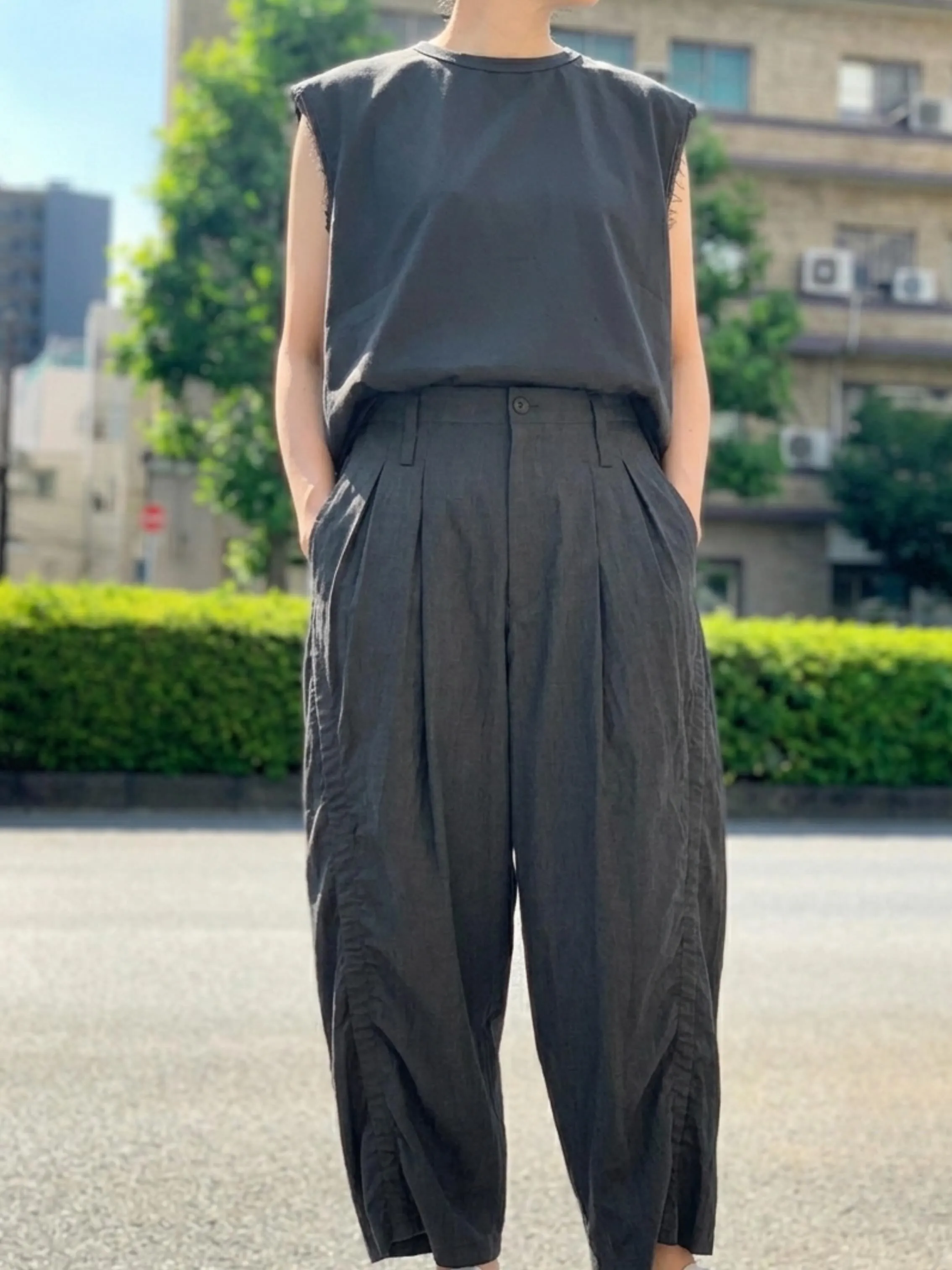 モノトーンな夏の装い