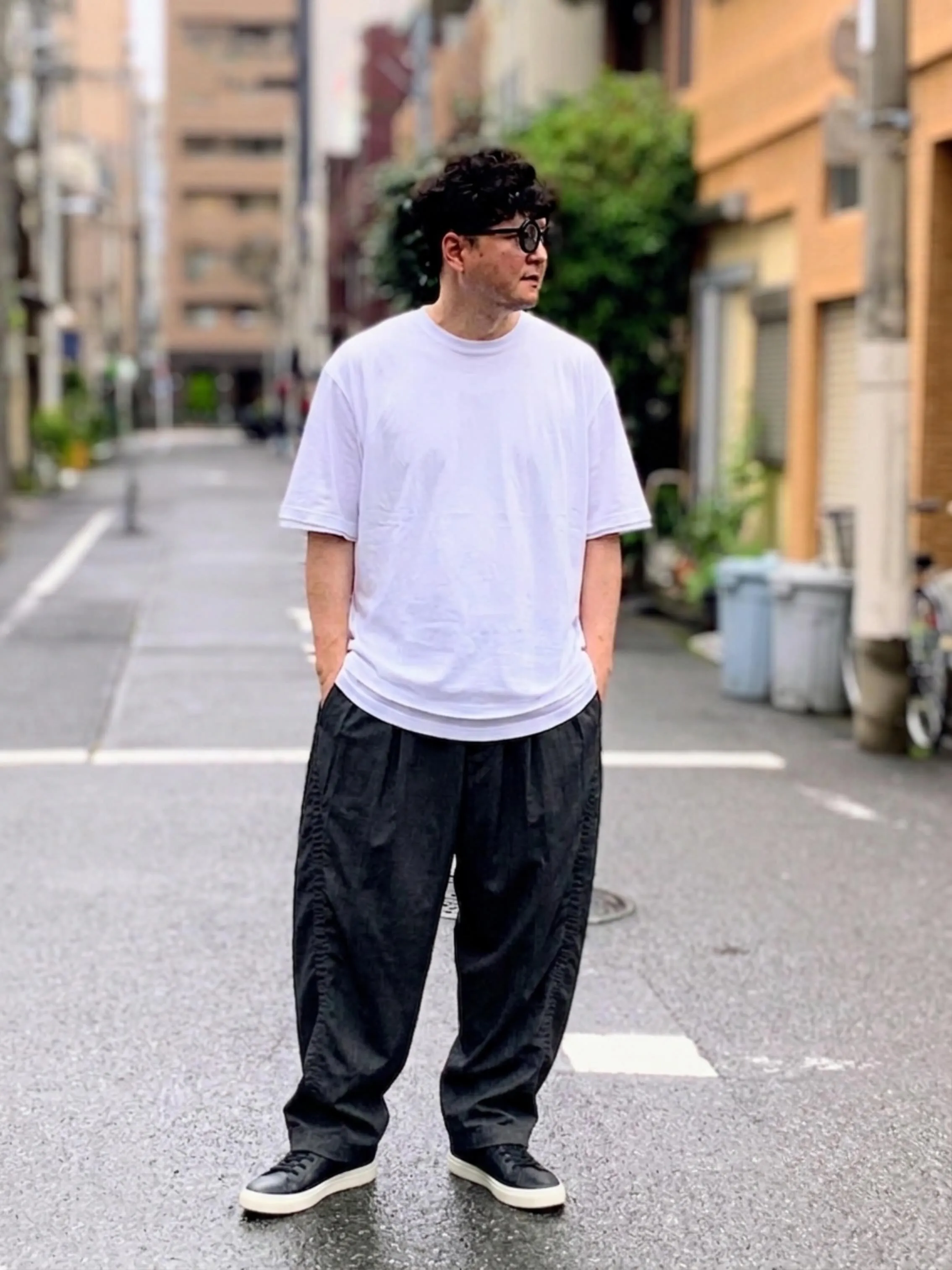 シンプルなTシャツシャツをよりカッコよく引き立たせてくれるパ...