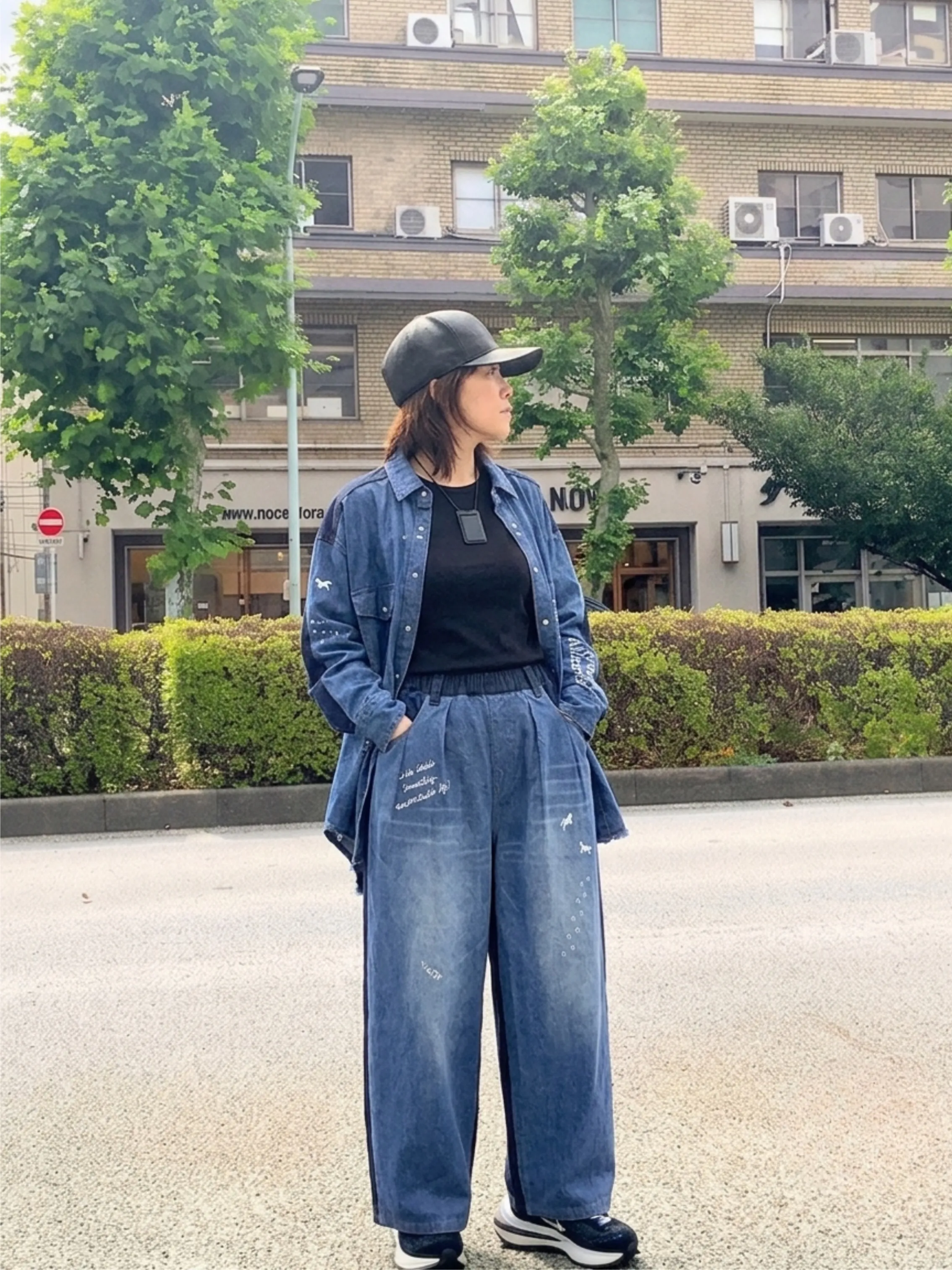 日常使いにとても着やすいデニムのセットアップ。