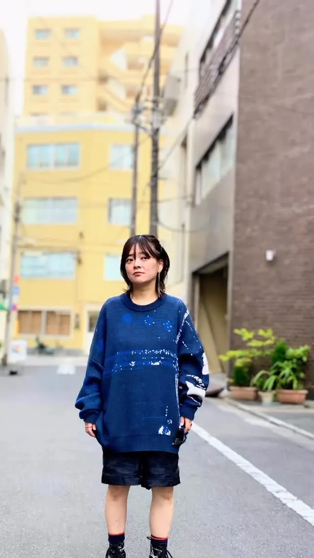 メンズもレディーズも着れるこちらのニット