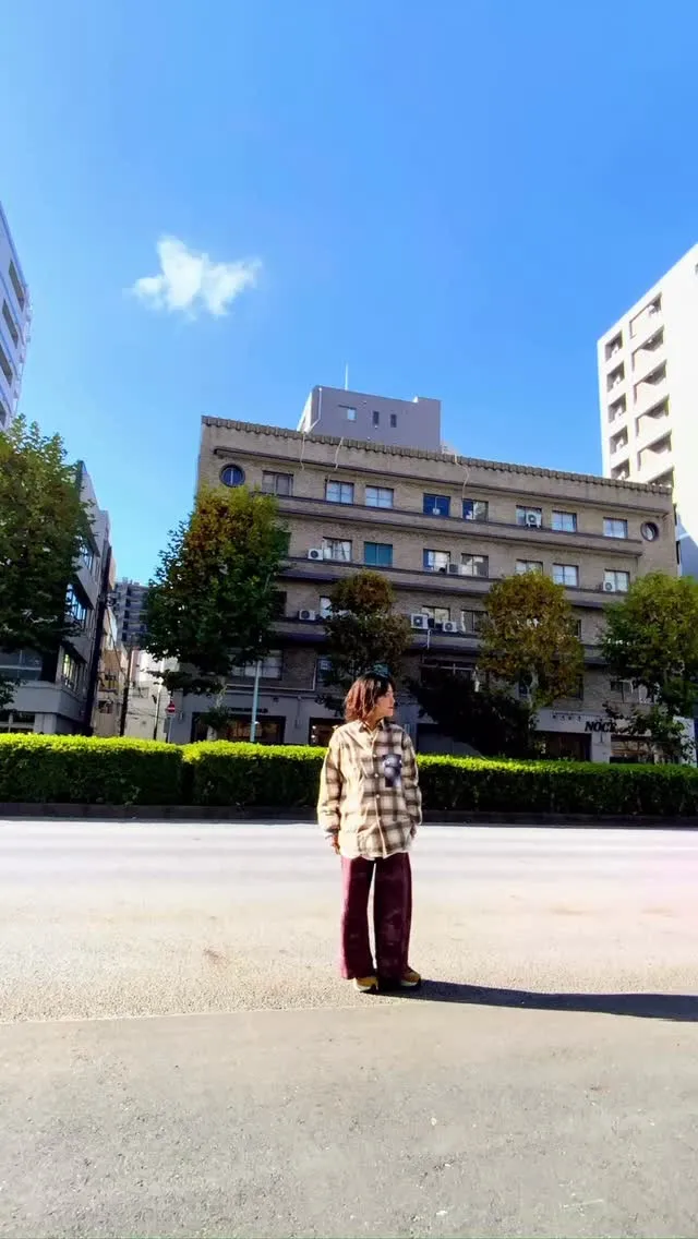 チェックのネルシャツに中の生地が透けて見えるma1